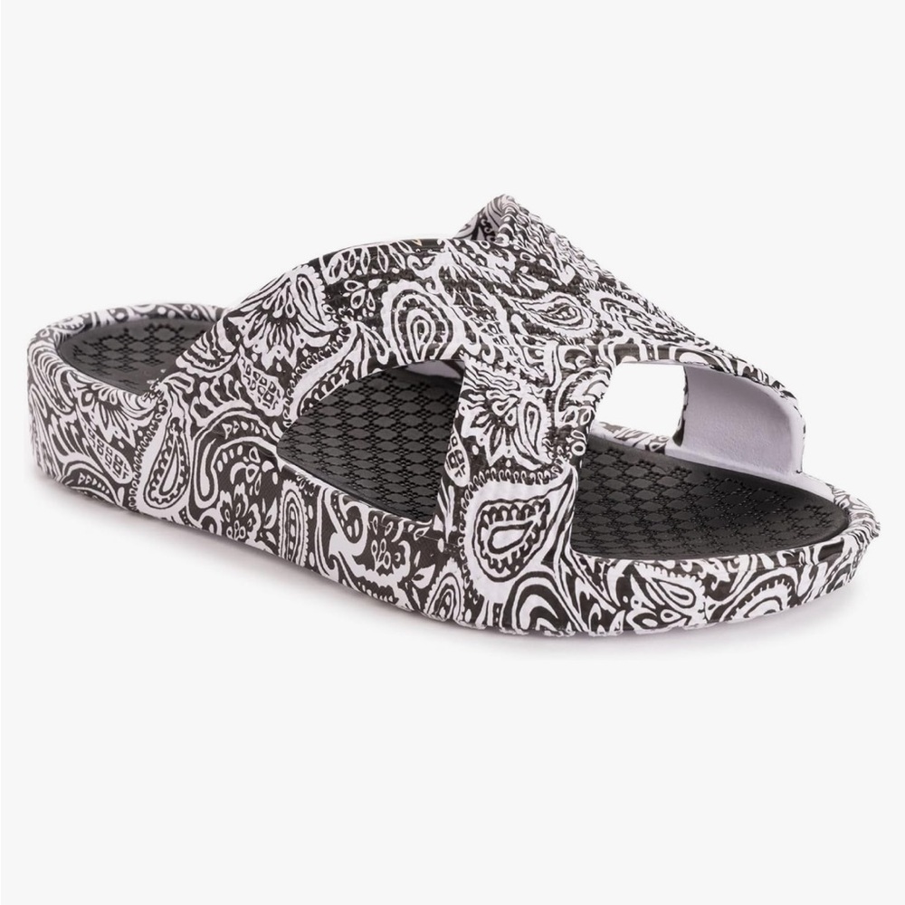NWOT Muk Luks Day Spa Sandals